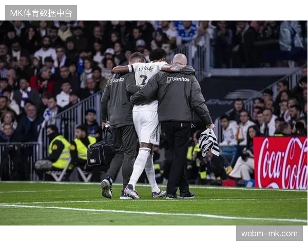 皇马延续冬窗按兵不动的传统,俱乐部高层认为现有阵容足以应对多线作战的挑战与压力 皇马延续冬窗按兵不动的传统,俱乐部高层认为现有阵容足以应对多线作战的挑战与压力